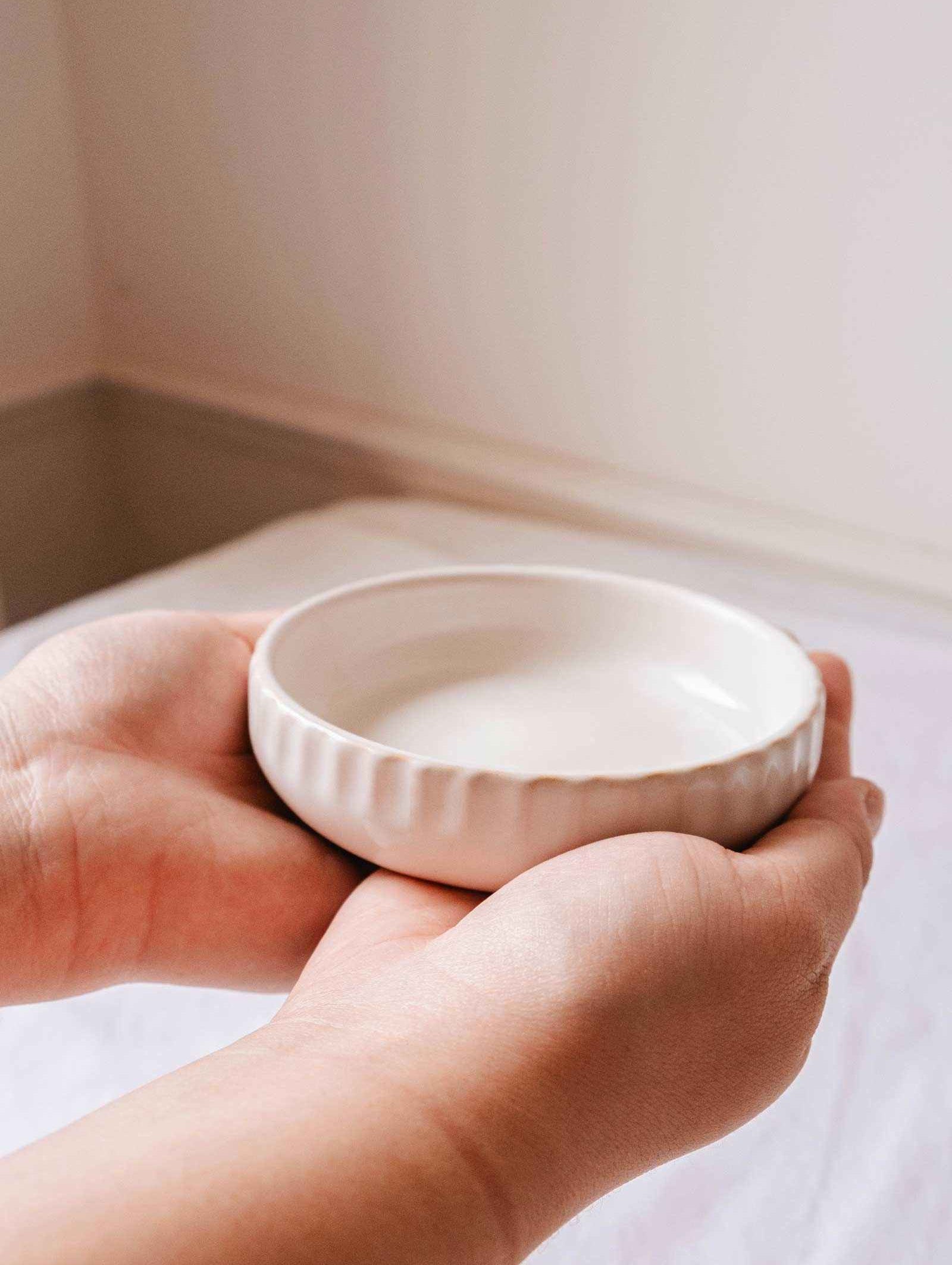 Bougeoir en céramique artisanal minimaliste pour recharge de bougie et usage polyvalent à Montréal