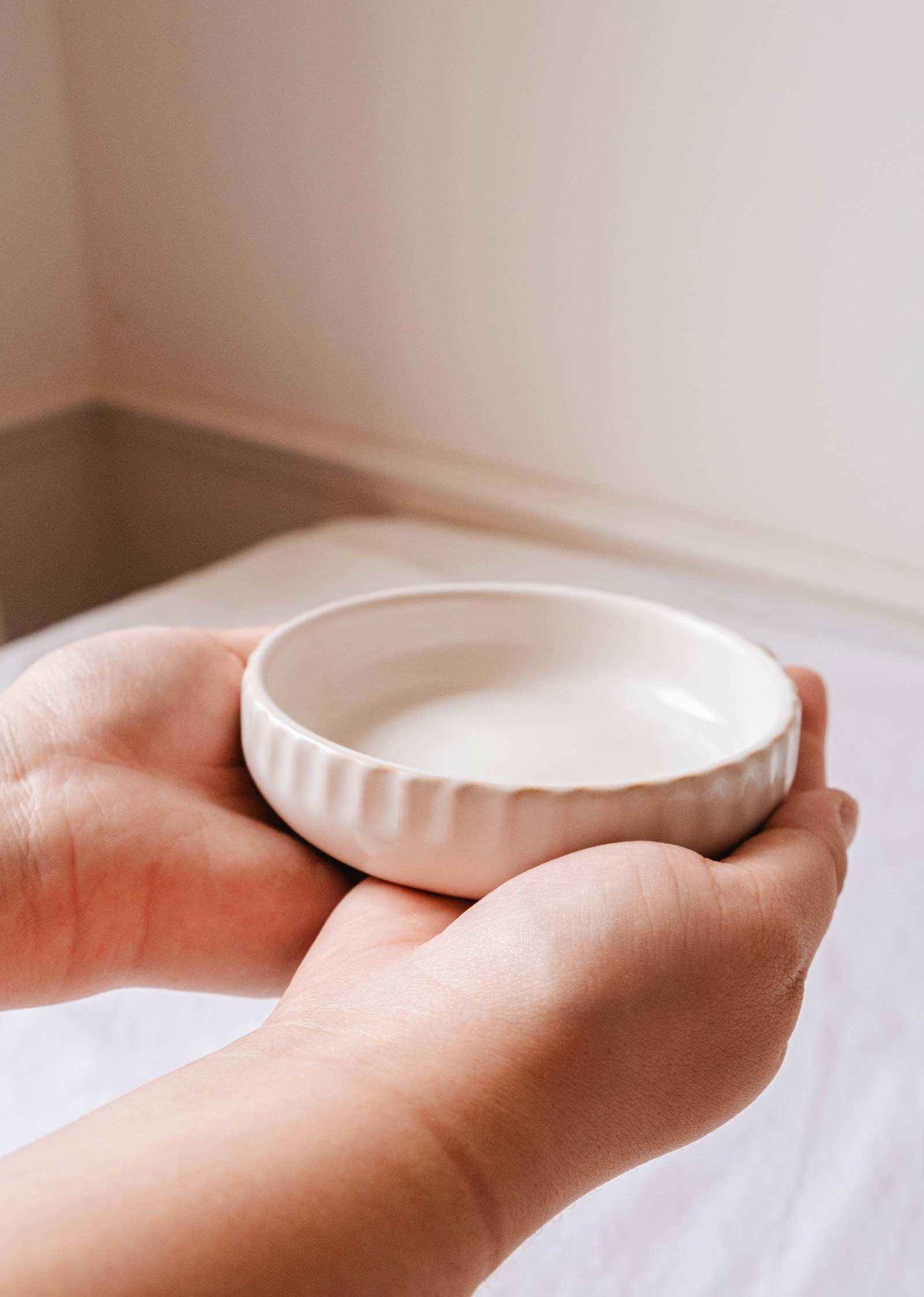 Bougeoir en céramique artisanal minimaliste pour recharge de bougie et usage polyvalent à Montréal