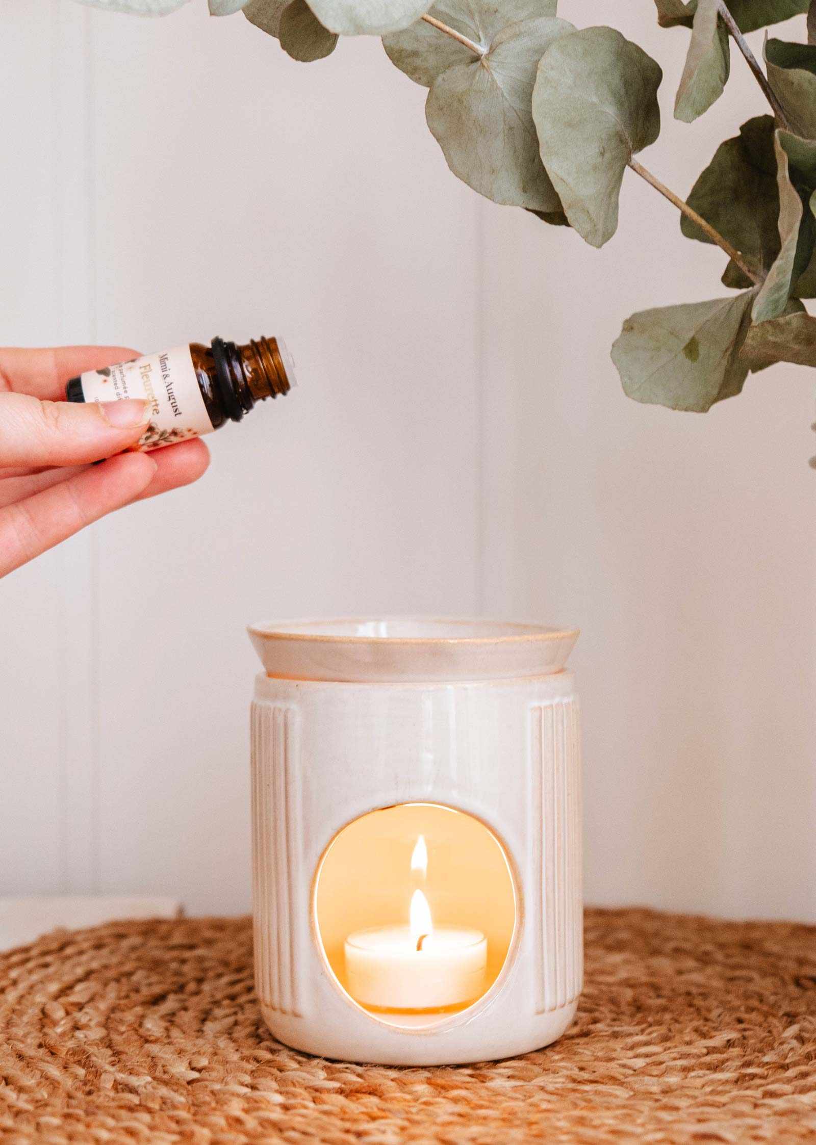 Diffuseur en céramique Lueur avec flamme douce et détails cannelés pour parfum aromatique