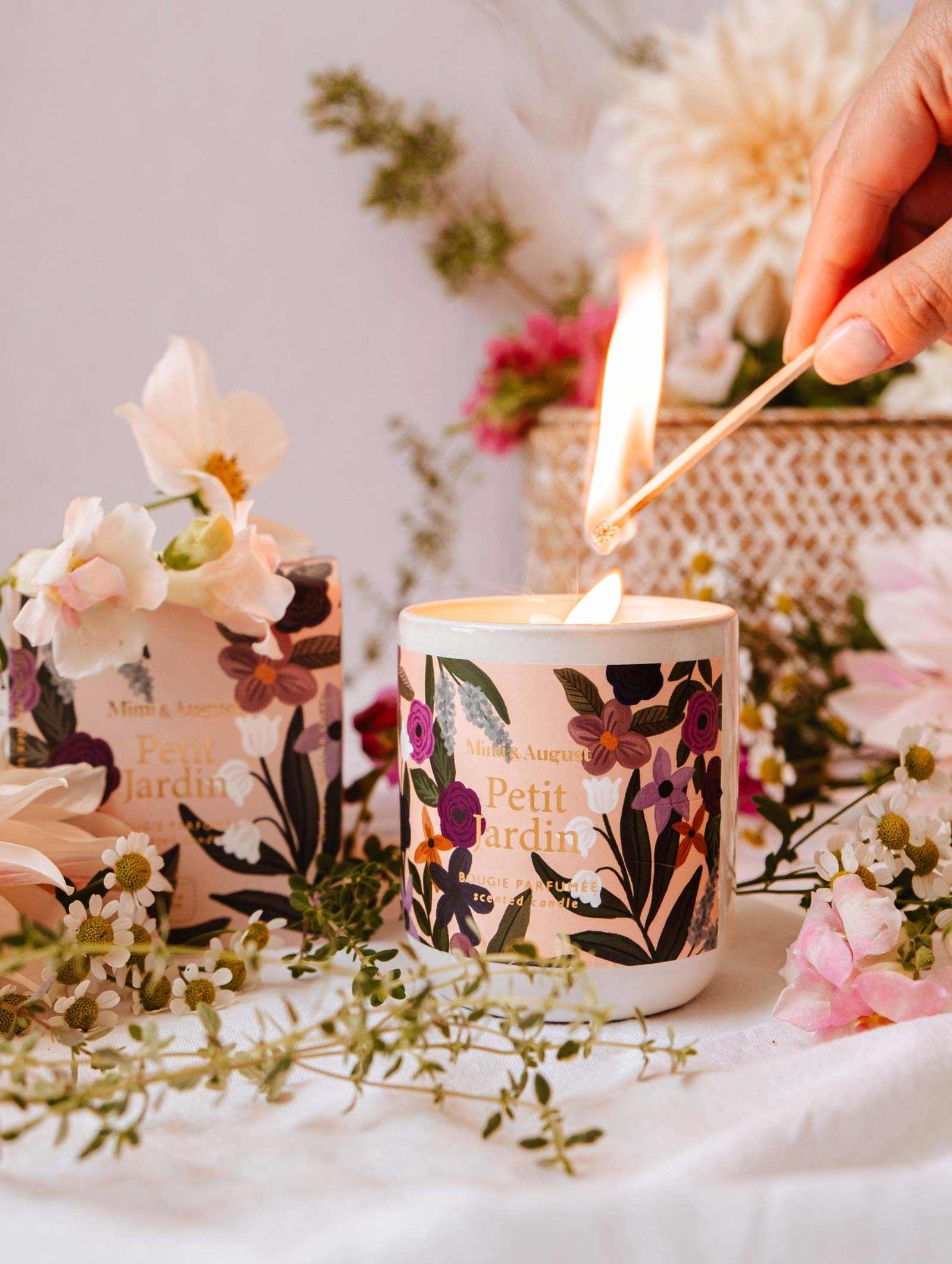 Petit Jardin reusable candle with blooming water lily scent in ceramic container