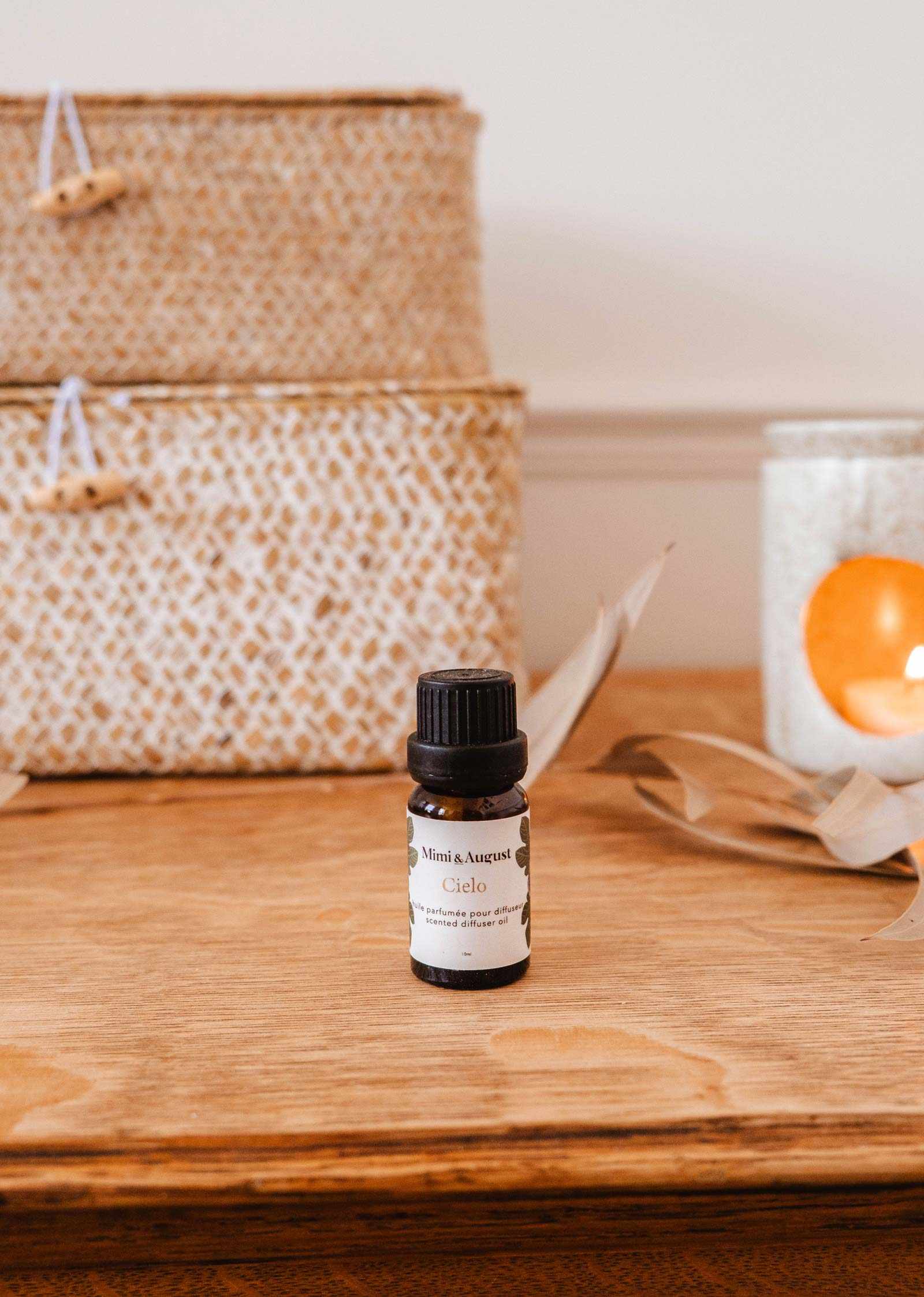 Scented Oil Cielo with sweet fig, cassis, and warm amber fragrance bottle