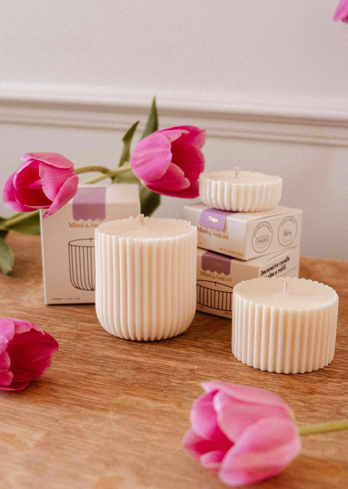 Soy wax candle refill tulipa with tulip petals and wild berries scent