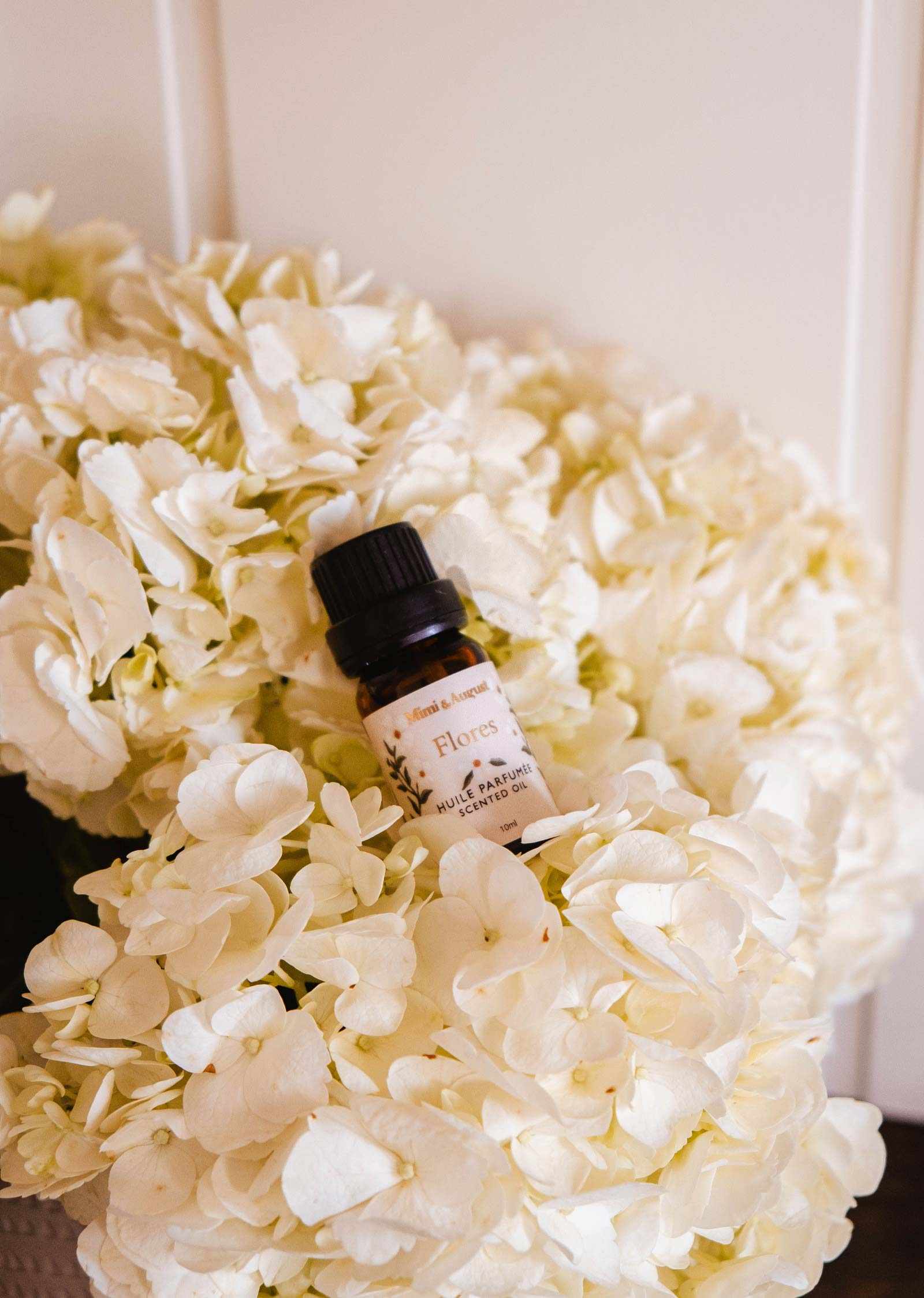 Scented Oil - Flores with jasmine, lily, mint, and white musk for a fresh spring aroma