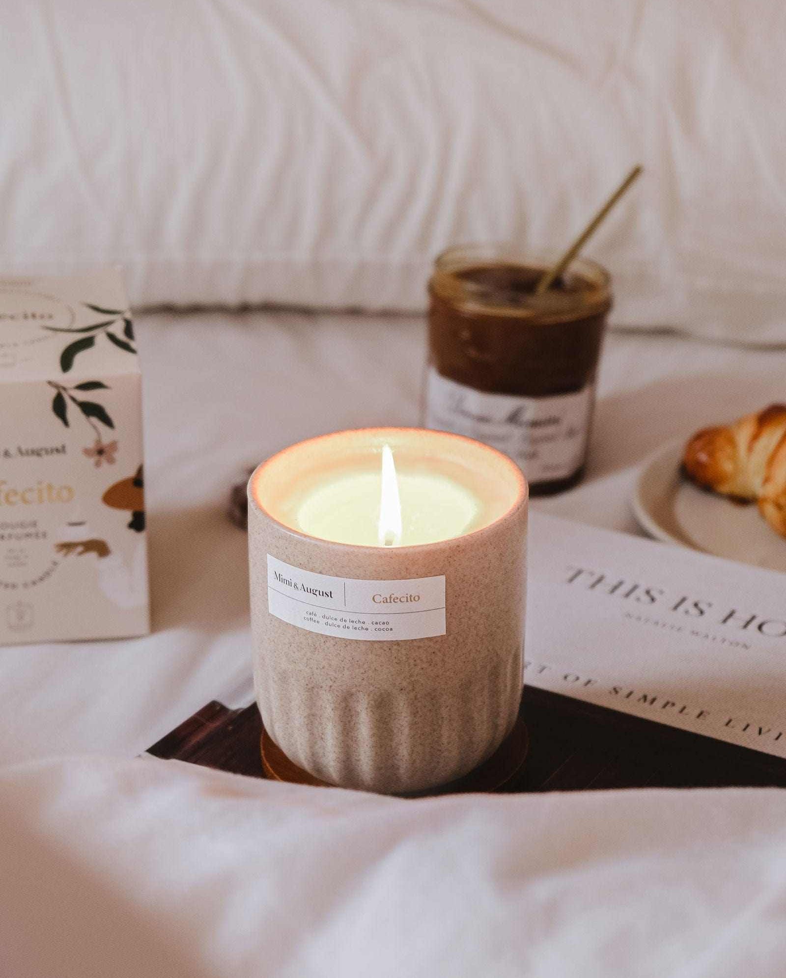 Slightly sweet and spicy candle exactly as a coffee in bed
