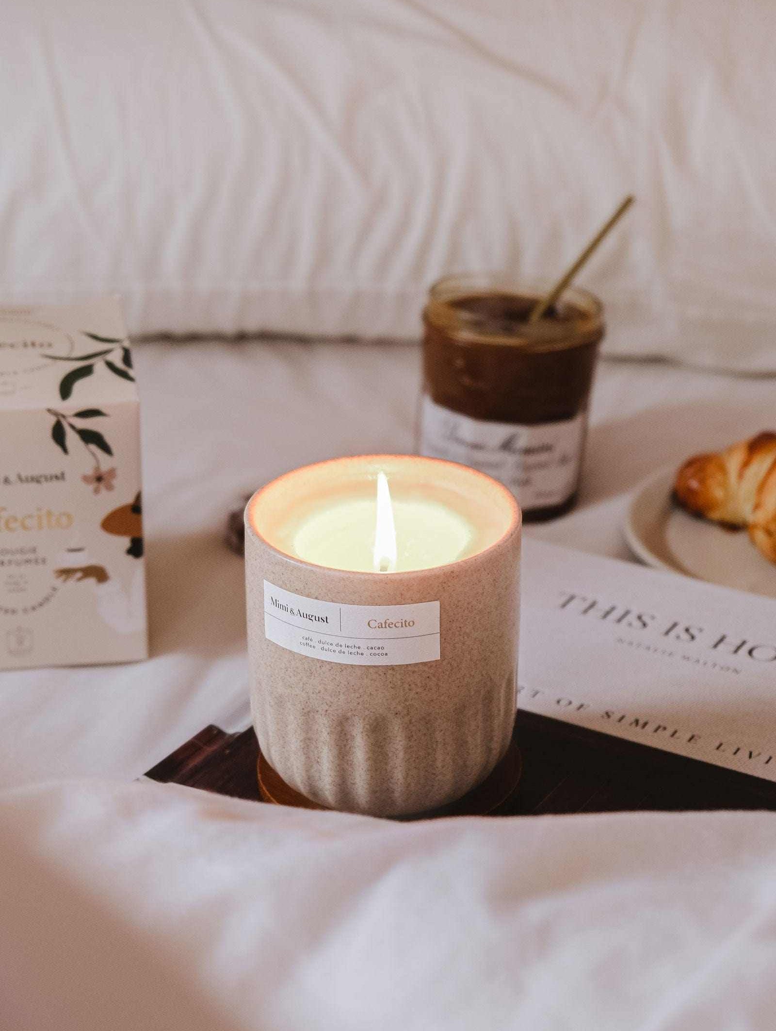 Slightly sweet and spicy candle exactly as a coffee in bed
