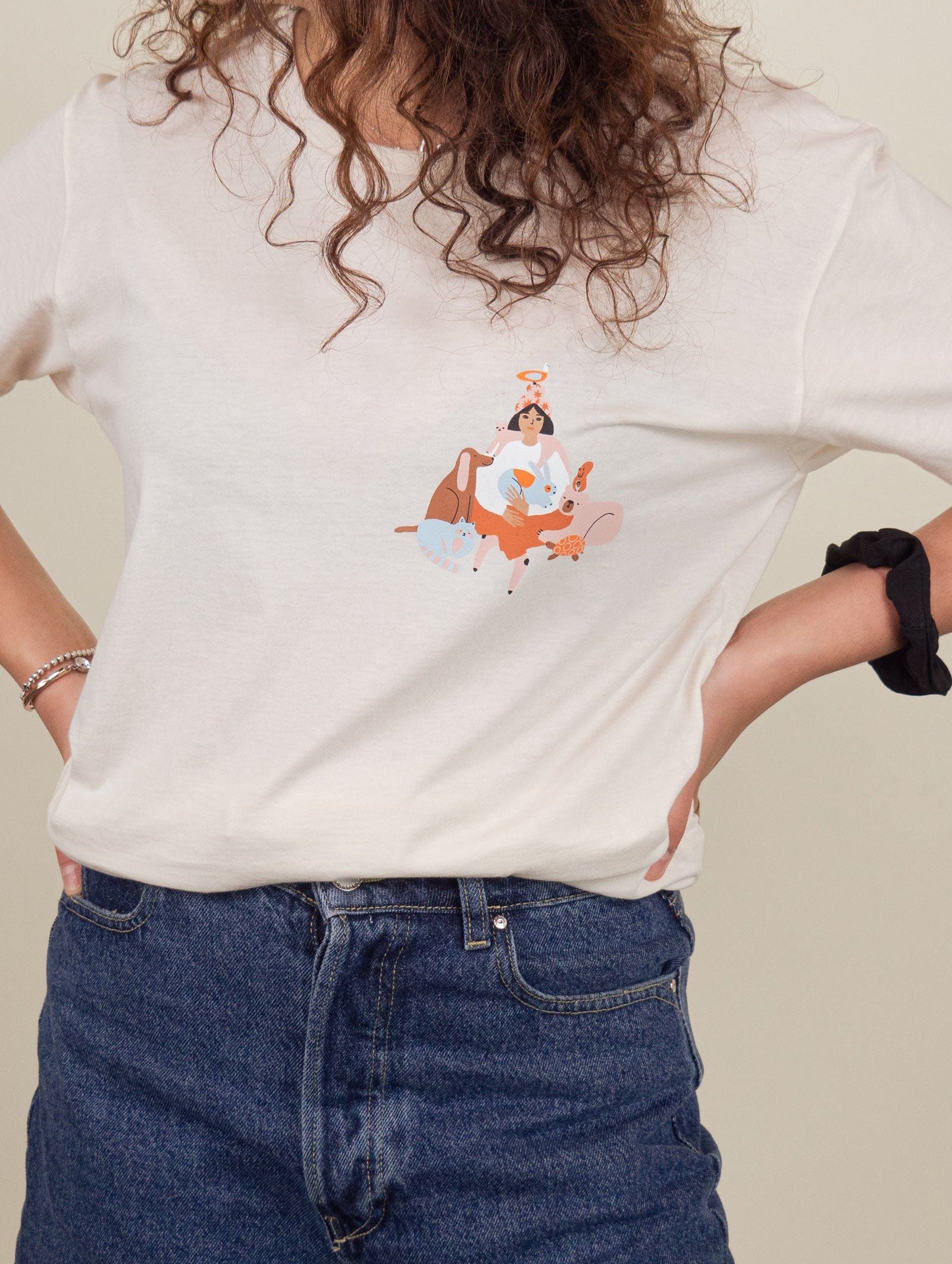 Alexia wearing the Furry friend t-shirt - Mimi and august