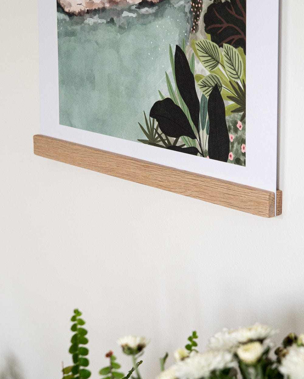The ideal accessory to hang your art prints.