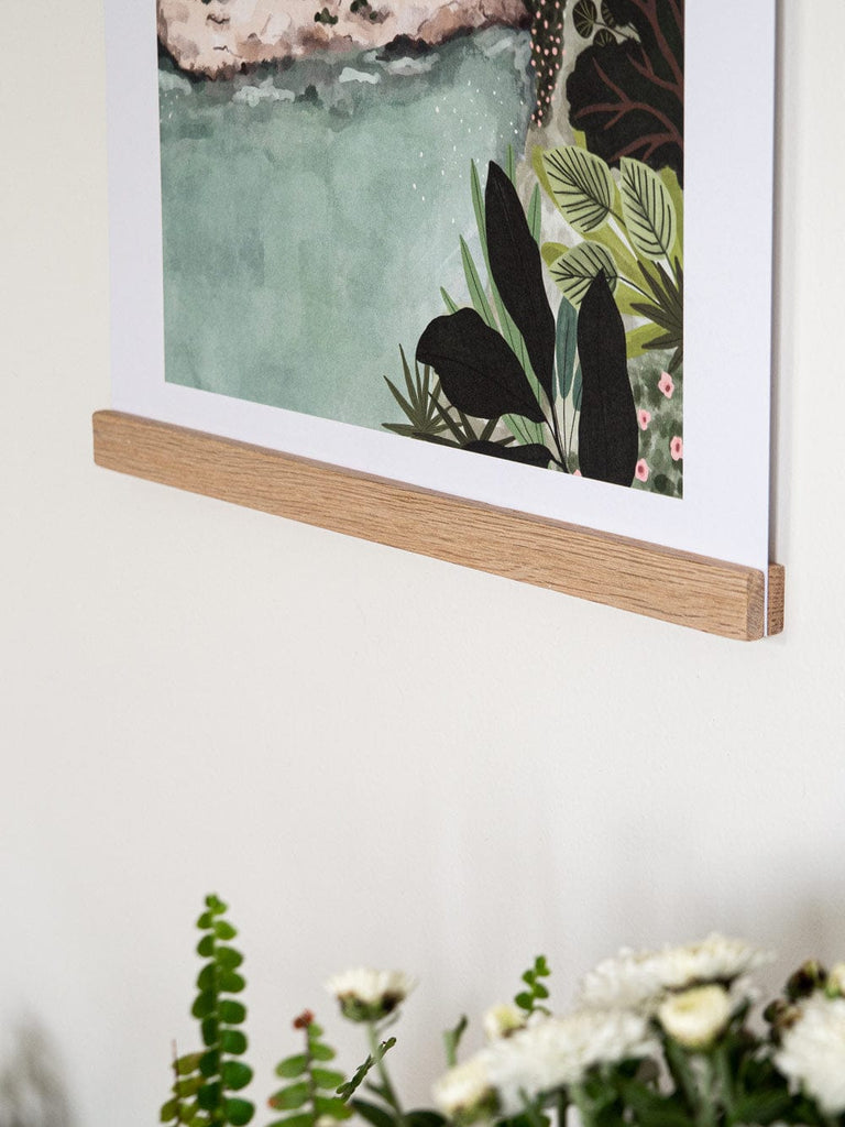 The ideal accessory to hang your art prints.