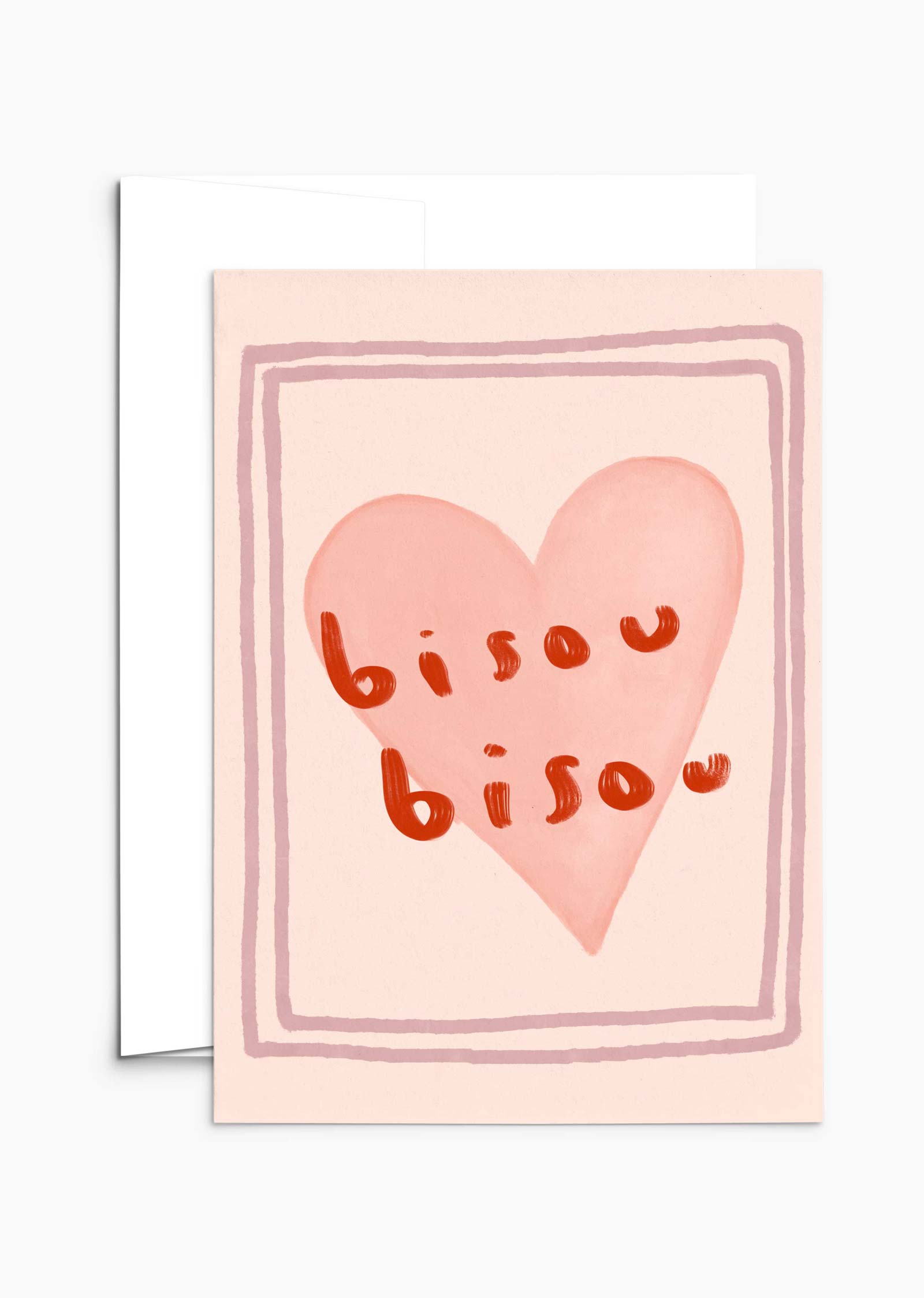 Cette carte de Saint-Valentin de Mimi & August, la carte de vœux Bisou Bisou, représente un cœur rose avec des lettres rouges sur du papier recyclé et est élégamment encadrée par des bordures à double ligne.