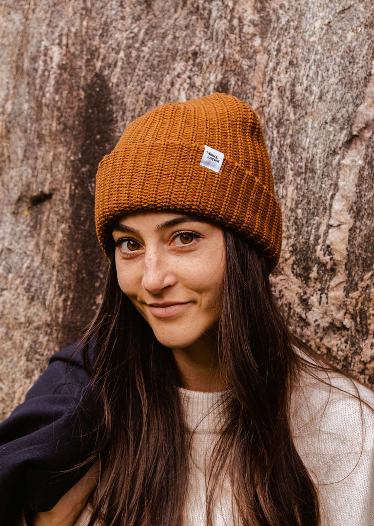 Model wearing the Chestnut Chunky Beanie, paired with a cozy autumnal outfit