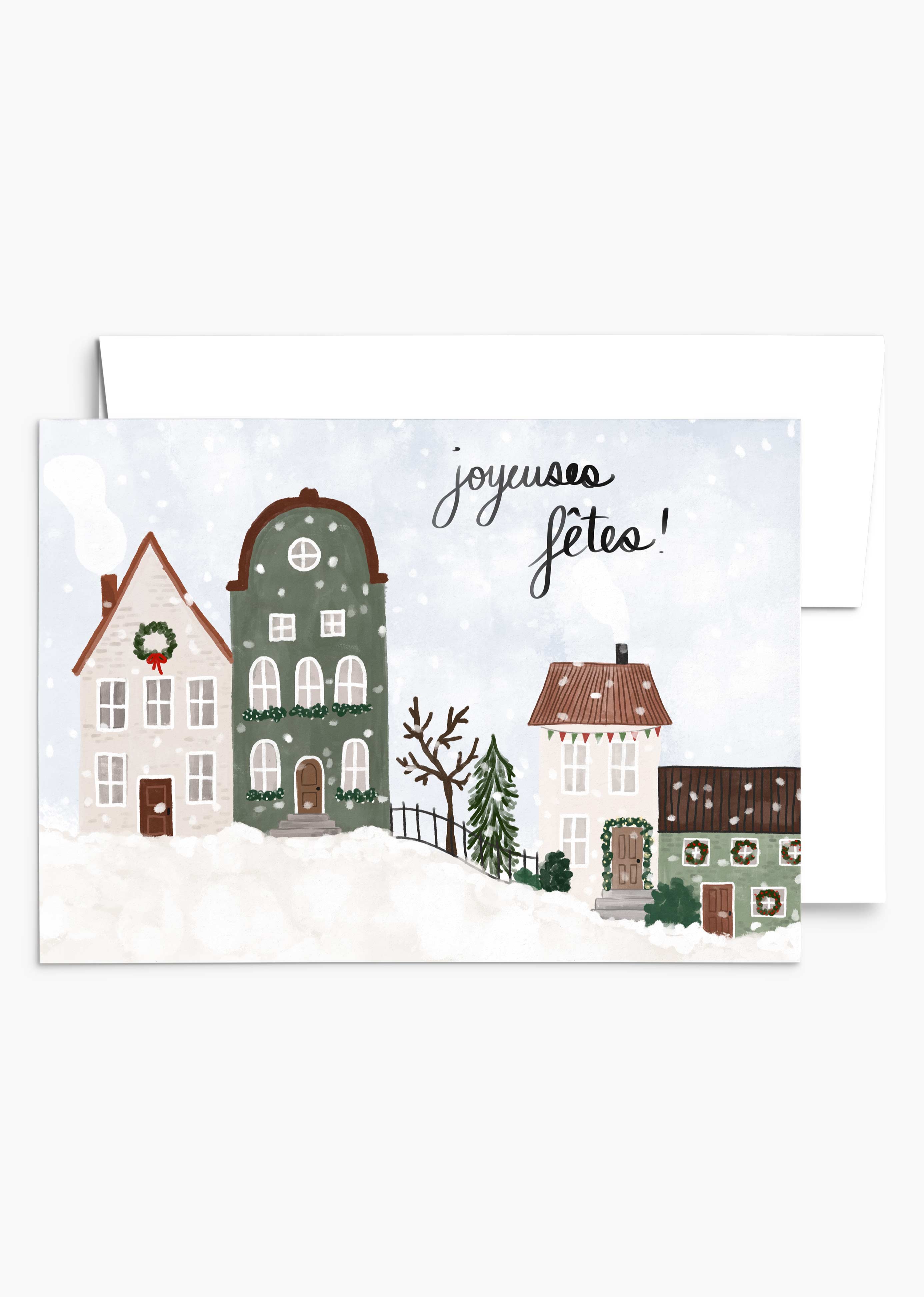 La carte de vœux de Noël "Douceur du Petit Village Enneigé" de Mimi & August présente des maisons enneigées avec "Joyeuses Fêtes" élégamment écrites au-dessus, sur du papier recyclé.