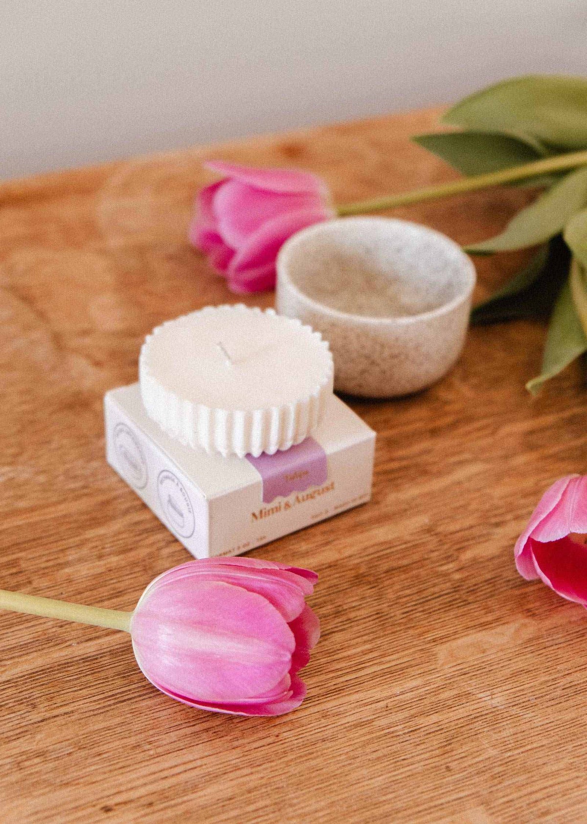 Candle refill Tulipa with tulip petals and wild berries scent in natural soy wax