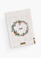 Cartes de vœux couronne de noel sur porte par mimi and augusr