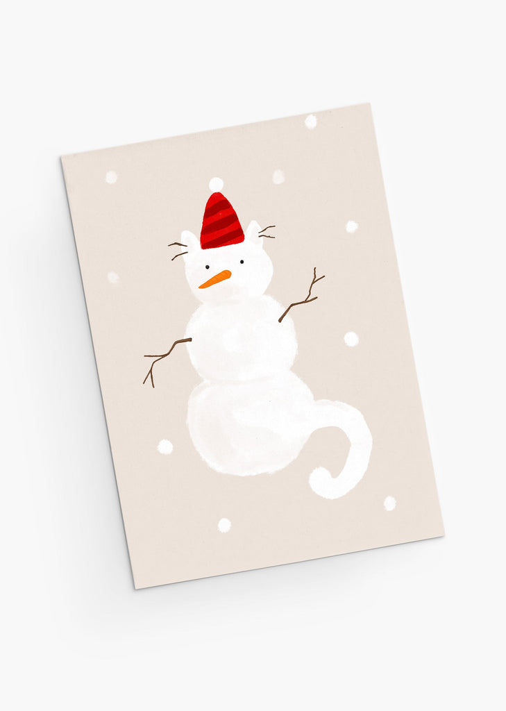 Chat mignon et enneigé en forme de bonhomme de neige. Des petits flocons de neige partout. Carte de vœux de Noël par Mimi & August