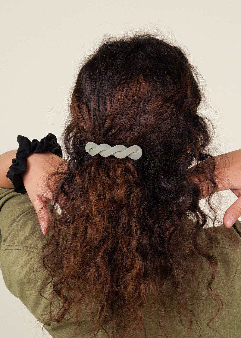 Alexia wearing the Agave Hair Clip - mimi and august