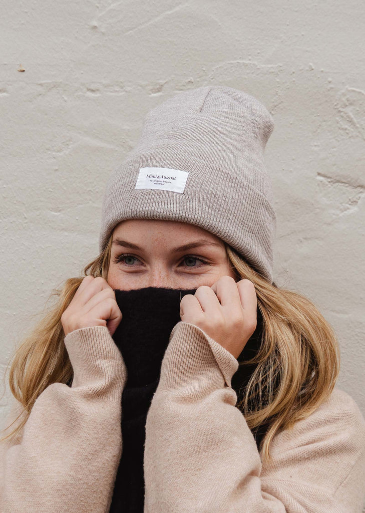 beautiful look with the beige beanie