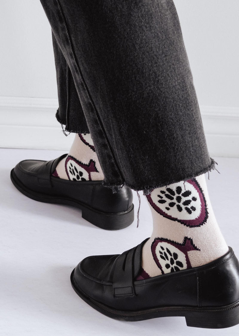Comfy cotton socks with figs illustrations on it