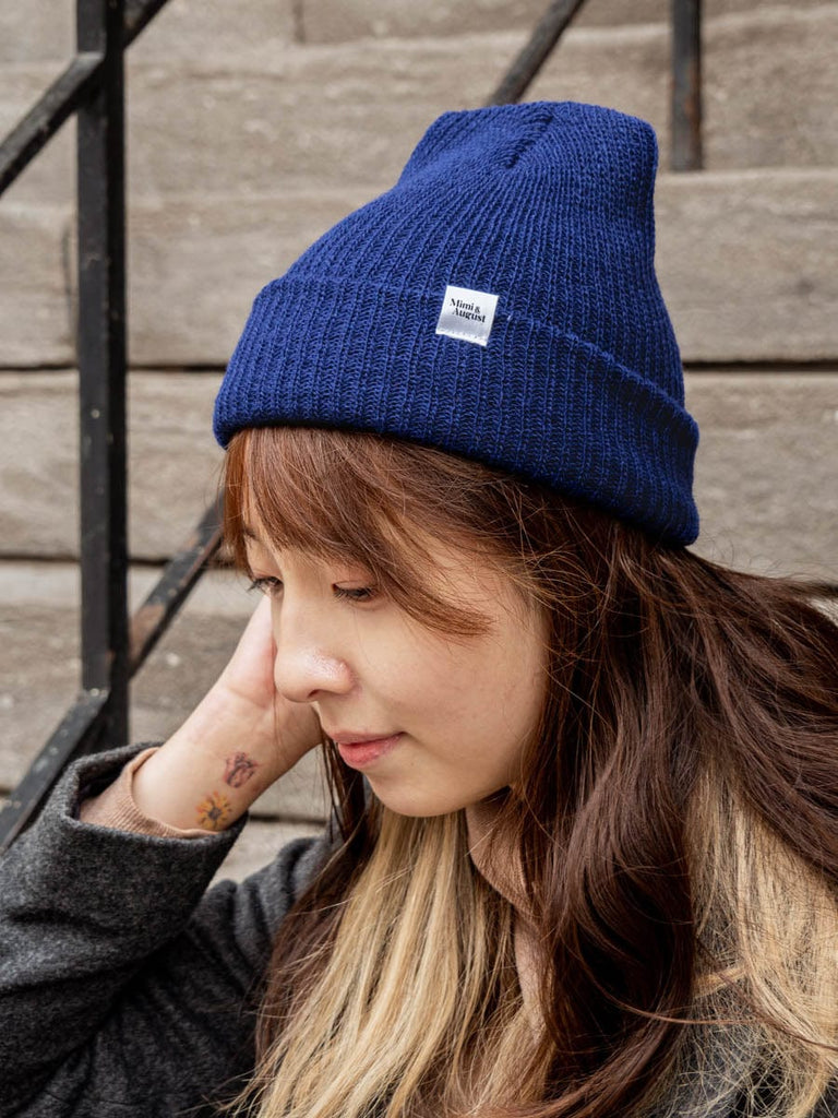 le bonnet bleu saphir est l'accessoire parfait pour l'hiver