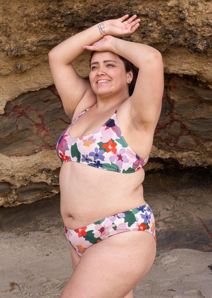 Marjorie wearing the pacifico botanica bikini bottom size XL mimi and august