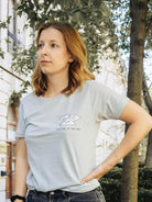 Rosalie is wearing a 90s nostalgia t-shirt in the park by mimi and august