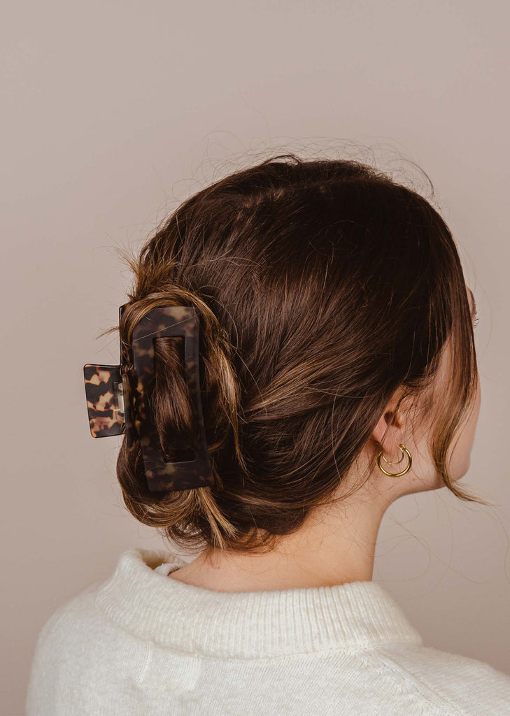 Tortoise Shell Matte Ambre Claw Clip by mimi and august