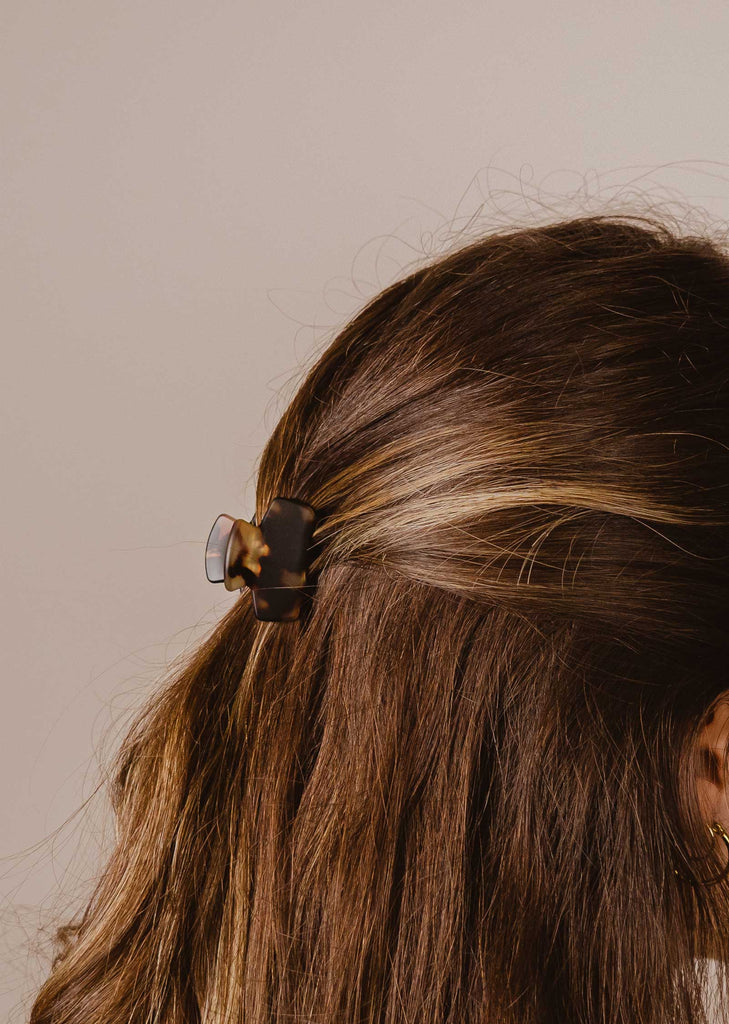 mimi hair clip tortoise color gripped in hair