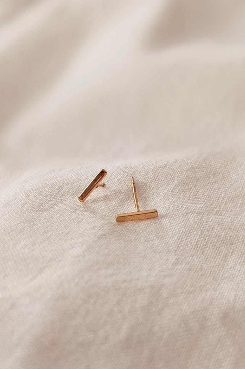 Bar is a beautiful yellow Gold Earring by Mimi & August