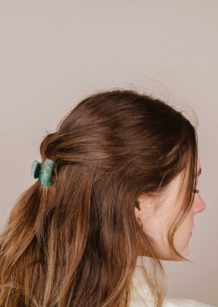 Pince à cheveux mini à clips jade couleur marbre vert créé par mimi et august