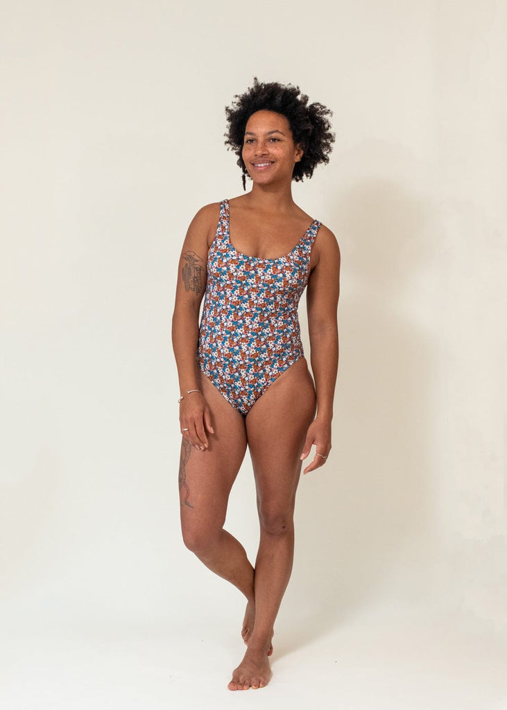 Aline wearing the tamarindo floral bouquet swimsuit size S