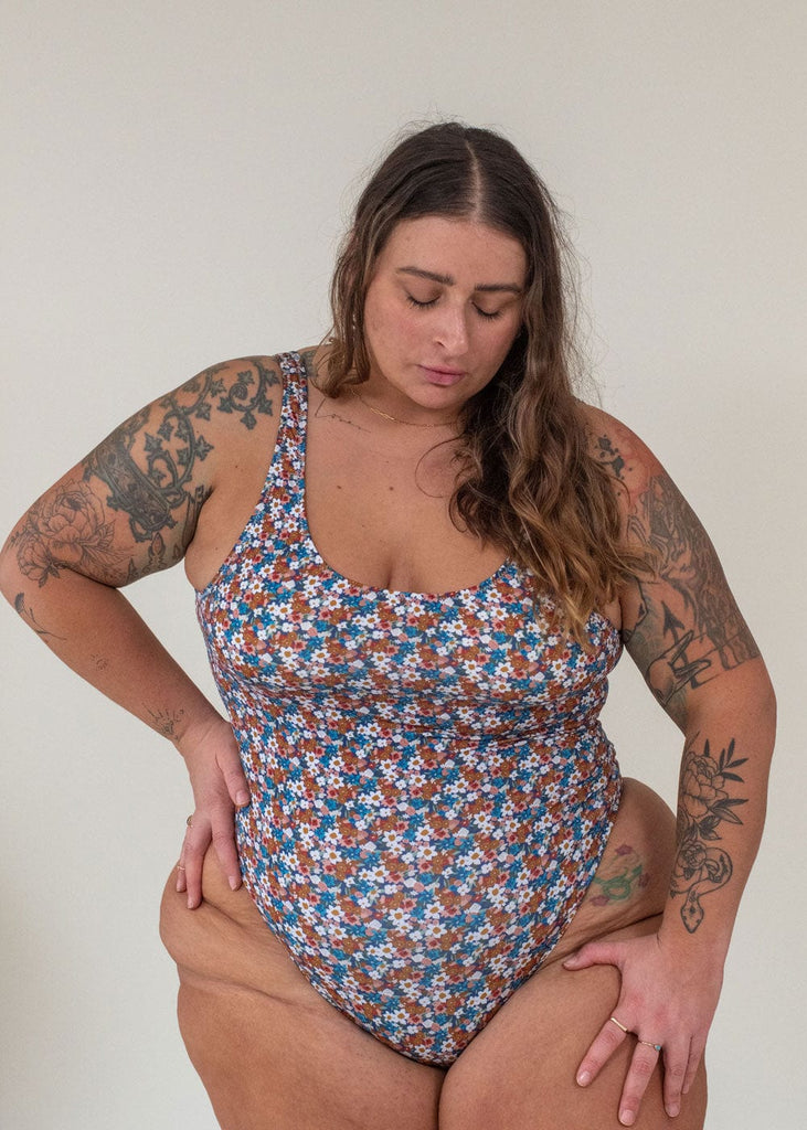 Petra wearing the tamarindo floral bouquet swimsuit size 2XL