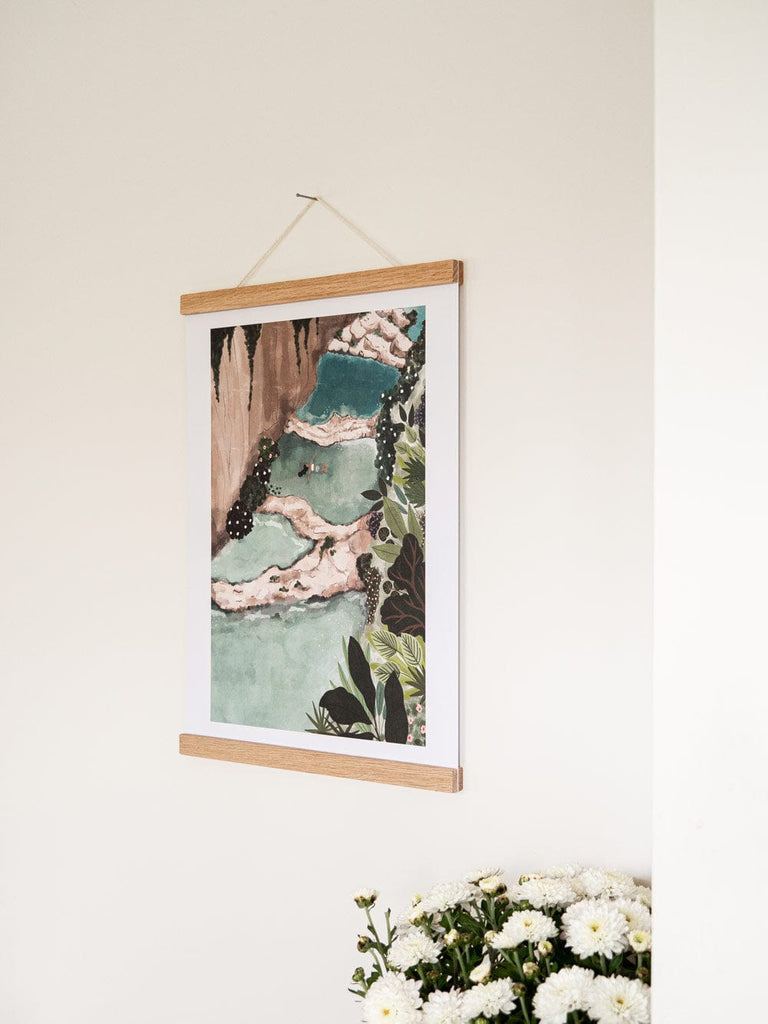 Impression murale suspendue par un cadre en bois par mimi & august